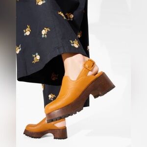 Charlotte Stone Caramel Leather Platform Slingback Clogs - size 9